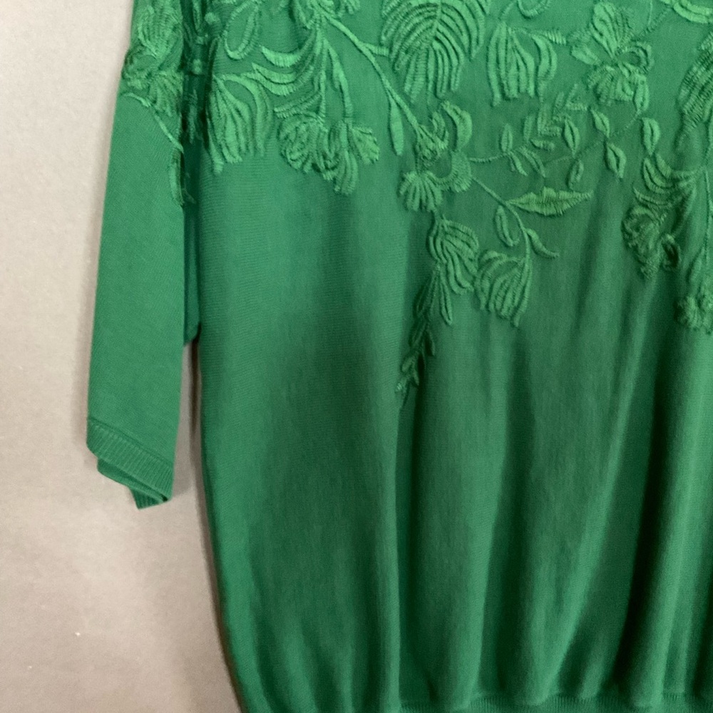 Chico’s Green Embroidered Top. Size 1 - Picture 3 of 10